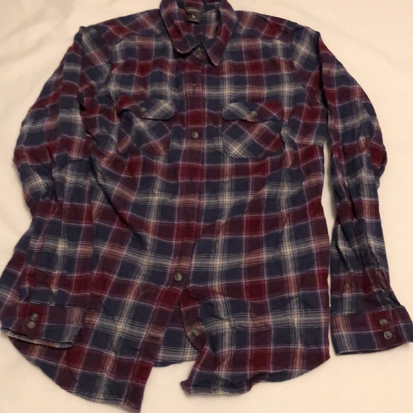 Women’s Eddie Bauer flannel - Picture 2 of 3